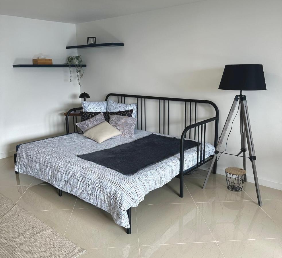 Petite Maison Studio Tout Confort Cosy Givors Autoroute Et Gare Apartment Exterior photo